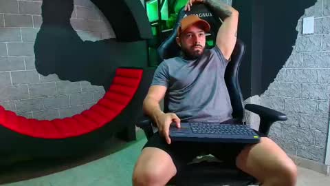 Snapshot of mikeblare chatting on 01/07/25, 07:06 Mike Blare online show from 01/07/25, 07:06