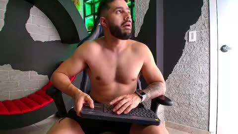 Snapshot of mikeblare chatting on 01/09/25, 07:18 Mike Blare online show from 01/09/25, 07:18