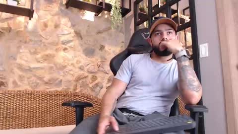 Snapshot of mikeblare chatting on 01/17/25, 07:27 Mike Blare online show from 01/17/25, 07:27