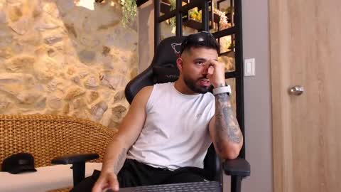 Snapshot of mikeblare chatting on 01/18/25, 10:17 Mike Blare online show from 01/18/25, 10:17