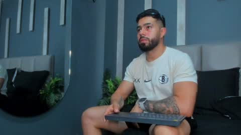 Snapshot of mikeblare chatting on 02/03/25, 07:42 Mike Blare online show from 02/03/25, 07:42