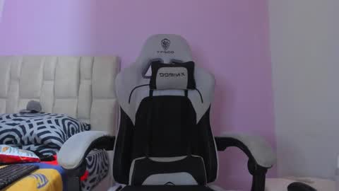 Snapshot of mikebradley15 chatting on 01/08/26, 07:27 mikebradley15 online show from 01/08/26, 07:27