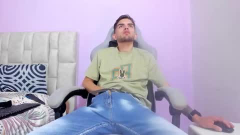 Snapshot of mikebradley15 chatting on 02/08/26, 03:32 mikebradley15 online show from 02/08/26, 03:32