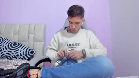 Snapshot of mikebradley15 chatting on 02/09/26, 02:04 mikebradley15 online show from 02/09/26, 02:04