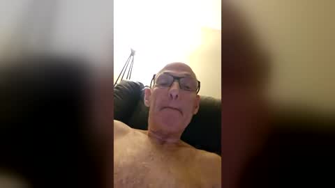 Snapshot of mikedhanson chatting on 07/13/26, 04:48 MikeD online show from 07/13/26, 04:48