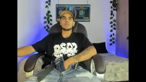 Snapshot of mikee_scooth chatting on 02/24/25, 02:40 mikee_scooth online show from 02/24/25, 02:40