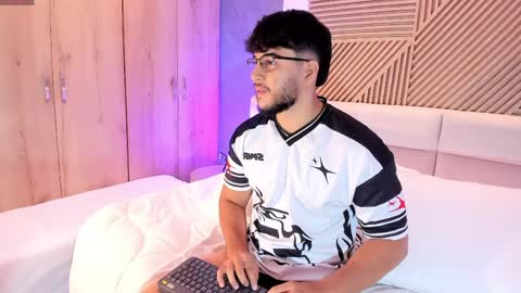 Mikeee online show from 04/02/26, 11:08