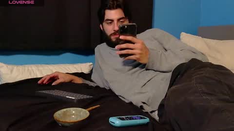 Snapshot of mikehawk1589 chatting on 12/23/24, 06:44 mikehawk1589 online show from 12/23/24, 06:44