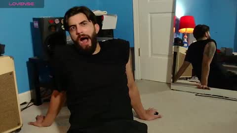 Snapshot of mikehawk1589 chatting on 02/05/25, 08:11 mikehawk1589 online show from 02/05/25, 08:11