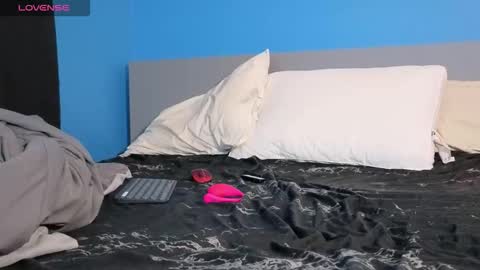 Snapshot of mikehawk1589 chatting on 10/14/25, 08:48 mikehawk1589 online show from 10/14/25, 08:48