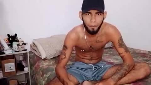 Snapshot of mikeking_leandroking chatting on 10/22/25, 01:44 mikeking_leandroking online show from 10/22/25, 01:44