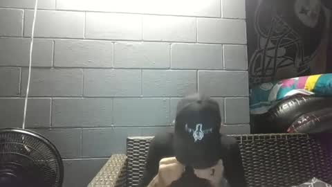 Snapshot of mikenquinn chatting on 06/17/26, 03:20 mikenquinn online show from 06/17/26, 03:20