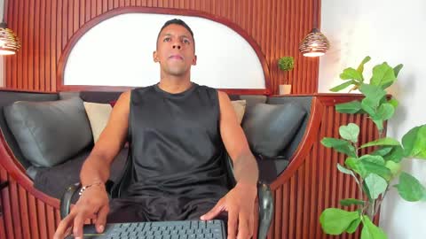 Snapshot of mikesteele_ chatting on 04/10/26, 11:59 online show from 04/10/26, 11:59