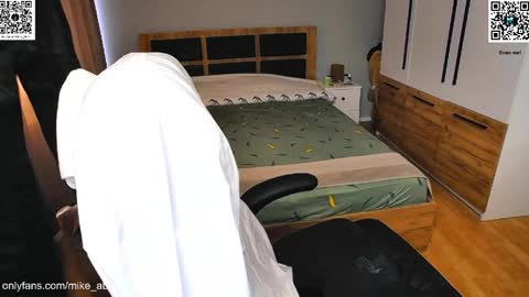 Mike    online show from 04/07/26, 01:44