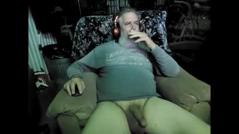 Snapshot of mikevm420 chatting on 12/05/24, 10:12 mike online show from 12/05/24, 10:12