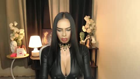 Snapshot of mikeyalawi03 chatting on 02/01/25, 10:15 Mistress MikeyAlawi online show from 02/01/25, 10:15