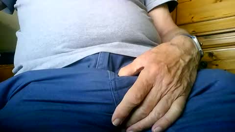 Snapshot of mikeybed chatting on 07/13/26, 09:23 mikeybed online show from 07/13/26, 09:23