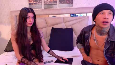 Snapshot of mikeysara_ chatting on 12/01/25, 12:10 Mike Sara online show from 12/01/25, 12:10