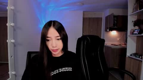 VIOLETAMIKE online show from 12/02/25, 11:00