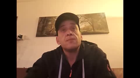 Snapshot of mikiey666 chatting on 12/19/25, 09:11 mikiey666 online show from 12/19/25, 09:11