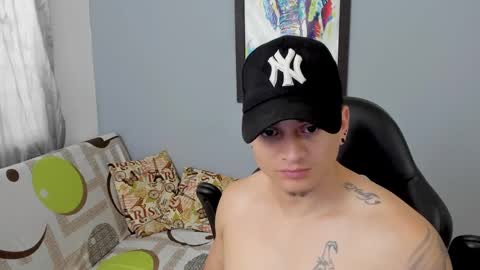 Snapshot of mikke_love chatting on 02/12/25, 02:43 MIKKE online show from 02/12/25, 02:43