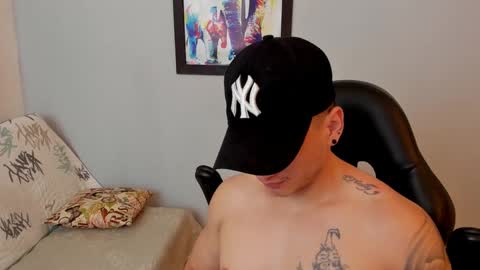 Snapshot of mikke_love chatting on 03/11/25, 02:18 MIKKE online show from 03/11/25, 02:18