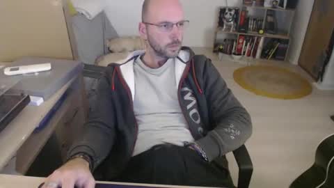 mikmik91 online show from 11/18/25, 04:11