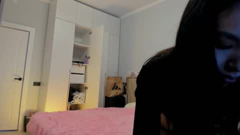 Snapshot of miko_moonn chatting on 10/12/25, 04:00 miko_moonn online show from 10/12/25, 04:00