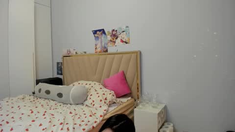 Snapshot of miko_moonn chatting on 10/17/25, 03:53 miko_moonn online show from 10/17/25, 03:53