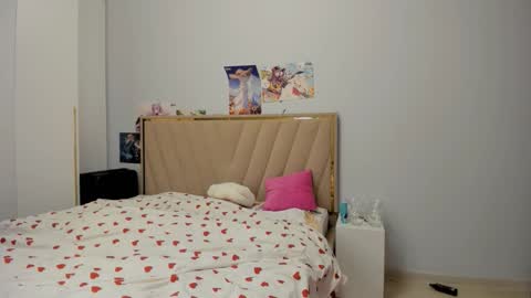 Snapshot of miko_moonn chatting on 10/19/25, 03:51 miko_moonn online show from 10/19/25, 03:51
