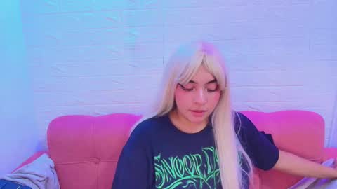 Snapshot of miku_katsuragi chatting on 11/21/25, 10:52 miku katsuragi online show from 11/21/25, 10:52