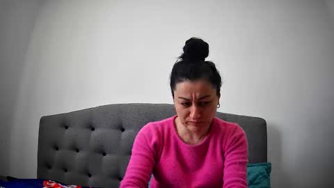 Mikyloveu online show from 04/16/26, 10:27