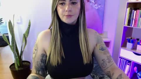 Snapshot of mila23_ chatting on 05/29/26, 03:32 Camila online show from 05/29/26, 03:32