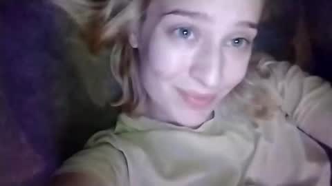 Snapshot of mila_420 chatting on 09/21/25, 04:30 Mila 420 online show from 09/21/25, 04:30