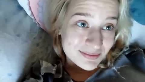 Snapshot of mila_420 chatting on 10/22/25, 08:03 Mila 420 online show from 10/22/25, 08:03