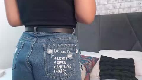 Snapshot of mila_adamss chatting on 10/17/25, 09:23 mila_adamss online show from 10/17/25, 09:23