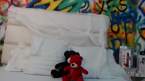 Snapshot of mila_adamss chatting on 10/22/25, 11:21 mila_adamss online show from 10/22/25, 11:21