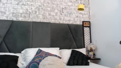 Snapshot of mila_adamss chatting on 12/14/25, 11:04 mila_adamss online show from 12/14/25, 11:04