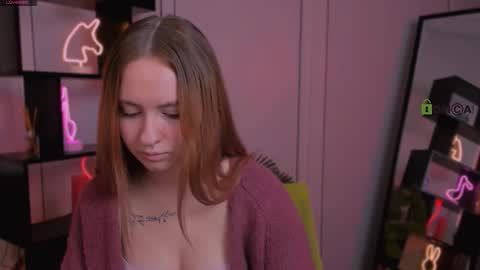 mila_glow online show from 10/03/25, 08:44