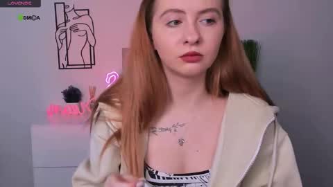 mila_glow online show from 10/09/25, 08:56