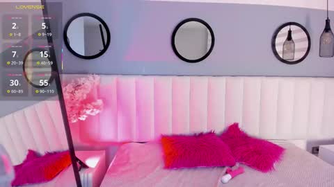 mila_hank online show from 11/30/25, 12:14