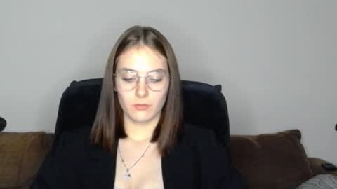 mila_keyy online show from 11/19/25, 10:21