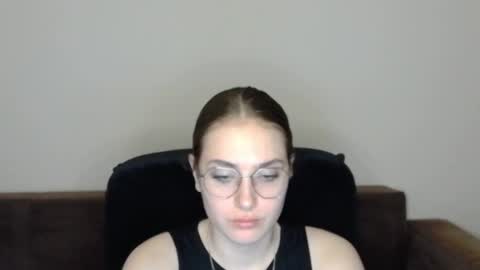 mila_keyy online show from 04/19/26, 08:11