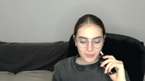 mila_keyy online show from 04/21/26, 09:50