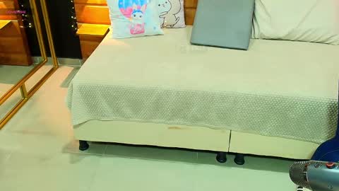 Milena  online show from 03/04/25, 11:40