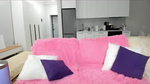 Snapshot of mila_killa chatting on 11/07/25, 12:32 Lilli online show from 11/07/25, 12:32