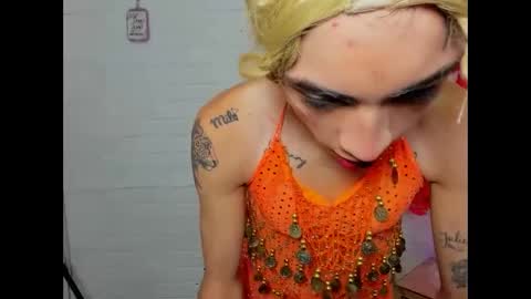 Snapshot of mila_leon chatting on 10/18/25, 03:31 Mila online show from 10/18/25, 03:31