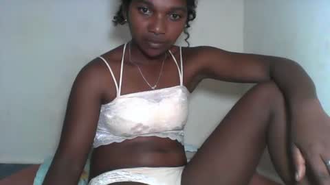 mila_lunah online show from 03/17/26, 06:11