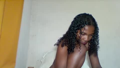 mila_lunah online show from 04/04/26, 06:49