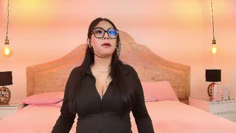 mila_lune1 online show from 08/03/26, 04:11